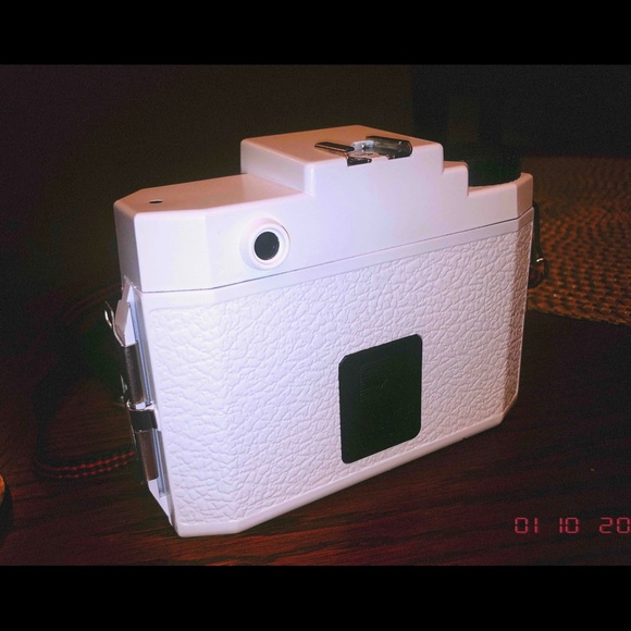 HOLGA 120N MEDIUM FORMAT FILM CAMERA-White - Picture 3 of 3